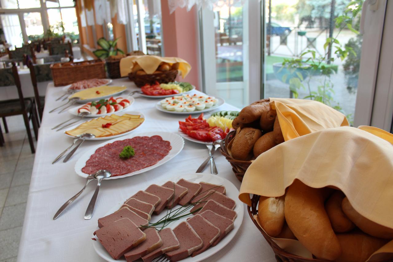 嘉仕酒店 Rožňava 外观 照片