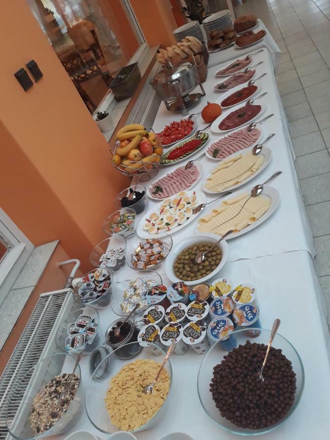 嘉仕酒店 Rožňava 外观 照片